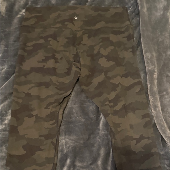 lululemon athletica Camouflage Leggings - Olive and Brown - Picture 4 of 4